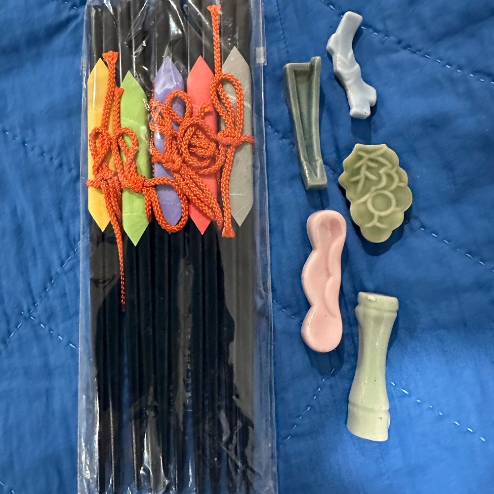 Brand new set of 5 black wooden chopsticks with rests